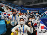 국민체육진흥공단 이사장-전국 시·도체육회장단 대표단, 쇼트트랙 계주 현장 응원 [2022 베이징]
