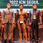 ICN 코리아 오성 부회장과 홍진표 양천구 체육회 부회장, 임영훈 선수에게 영광을~[포토]