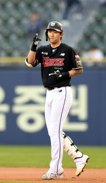 [포토] 김민혁 '선두타자 안타'