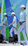 [TF포토] 인천아시아경기대회 자원봉사자 유니폼