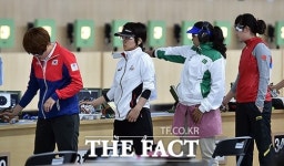 [TF포토] 고개숙인 김장미