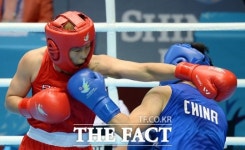 [TF포토] 박진아. 아이고 턱이야!