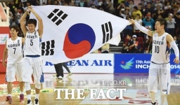[TF포토] 남자농구 금메달 '짜릿한 대역전 드라마'