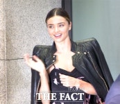 [TF영상] 일일 쇼핑호스트 미란다 커, 속옷 판매하러 왔어요~