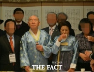 [단독] 전두환·이순자 부부 신년 하례회…한복, 어때?