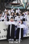 [TF포토] 고사리 손으로 외치는 대한독립 만세