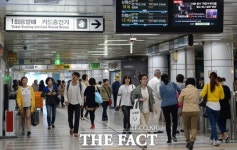 정자역 운행 올스톱… 승객들 불편 호소