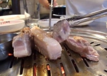 오늘은 삼겹살데이, 맛있는 삼겹살 고르는 법! 윤기나는 선홍색을 찾아라