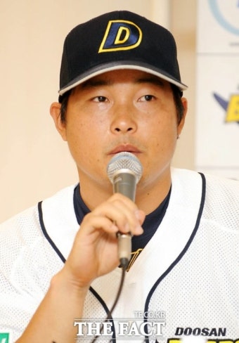 두산 선수 30명 중 7명은 김동주 은퇴식 반대