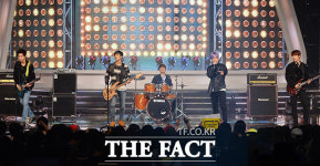[TF포토] FT아일랜드, 무대 가득 채우는 밴드 사운드