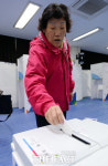 [TF포토] 4·29 재보선 투표 시작, 관악을 주인공은 누구?