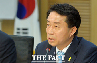 [TF포토] 입장 밝히는 조정식 원내대표 후보