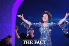 엔카의 여왕 김연자 전치 4주 교통사고 콘서트 차질