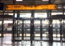 [롯데-애경 육교전쟁②] 집객 행위 충돌 비방전, 진실은?