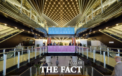 [TF포토] 칸영화제 D-1, 별들의 잔치 앞둔 분주한 뤼미에르 극장