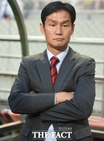 [TF포토] 최용수 감독 '1차전에서 이겨야 승산있어'