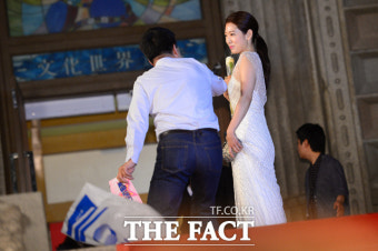 [TF포토] 박신혜 인터뷰 중 쓰레기 봉지가?