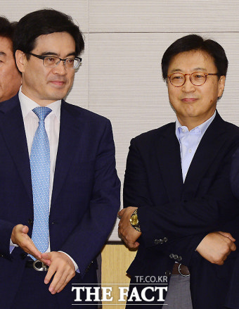 [TF포토] 경제계 긴급간담회 참석한 공영운 현대차 부사장과 이인용 삼성전자 사장