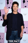 [TF포토] 정준호, 반가운 손인사