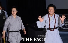 [TF포토] 김풍-육중완, 소림 제자로 돌아왔어요!