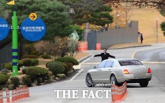 [TF클릭] 호암 28기 추모식, 선영 들어가는 이재용 부회장 차량