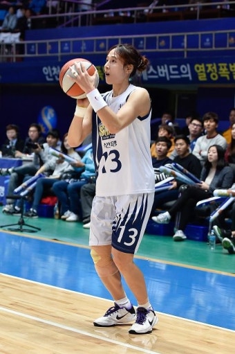[WKBL] '김단비 22점 5R' 신한은행, 삼성생명 꺾고 3연승