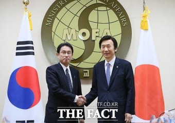 [TF클릭] 한일 외교장관 회담 갖는 윤병세 장관-기시다 후미오 외무상