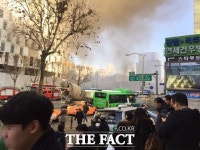 [영상] 서울대입구역 신축 건물서 화재…인명피해는 없어 (2보)