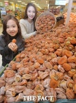 [TF포토] 전통 먹거리 상주 곶감 맛보세요