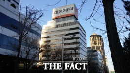 [TF이슈] 지휘봉 다시 잡은 윤재승 대웅제약 회장 비틀 왜?