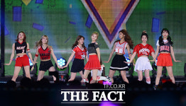 [TF포토] '더 우아하게~' 레드로 포인트 준 트와이스