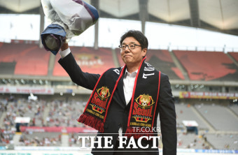 [TF포토] 'FC서울에 둥지 튼 황새' 취임식 가진 황선홍 감독