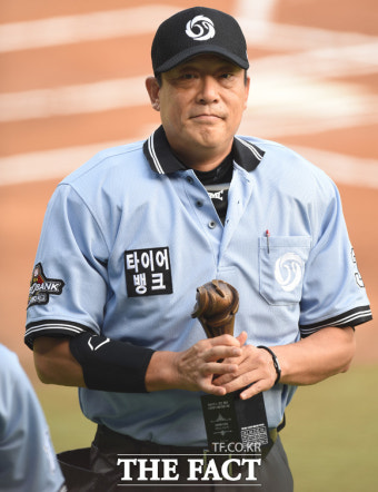 [TF포토] KBO 이민호 심판 , 1500경기 출장 대기록 금자탑