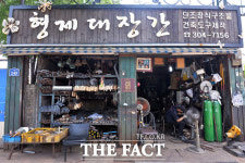 [TF사진관] 사계절이 폭염, 대장간은 오늘도 이열치열