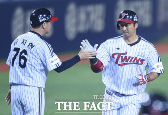 [TF포토] '쐐기 스리런' 이병규, 넥센  이제 포기하시지!