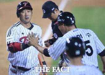 [TF포토] '쐐기 스리런' 이병규, 넥센  이제 포기하시지!