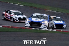슈퍼레이스 GT1 5전, 김중군 우승하며 시즌 1위에 올라