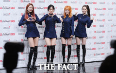 [TF사진관] 그동안 왜 숨겼니?…우희의 참았던 애교 대방출