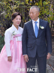 정성이앤에이치 | [TF포토] 결혼식 앞두고 화목한 '정성이 고문 가족'