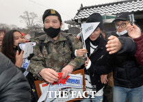 [TF사진관] 슈주 신동 전역 후 어디로?…이특의 신동 납치(?) 사건