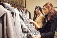  현대百, 천호점서 10억 원 규모 ‘신성통상 패밀리’ 세일 진행