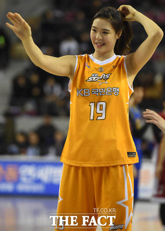 [TF화보] KB스타즈 박지수 '이렇게 예쁜 농구선수 봤니?'