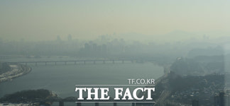 [TF포토] 꽁꽁 얼어버린 서울 도심…미세먼지와 함께 온 최강 한파!