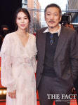 [TF포토] 우리는 가까운 관계…김민희-홍상수, 레드카펫 동반 참석