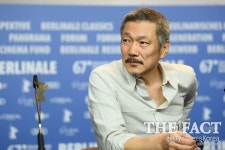  밤의 해변에서 혼자 김민희, 베를린국제영화제 여우주연상…3월 개봉