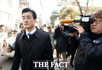 [TF포토] '내 갈 길만 간다'…묵묵부답 이영선 행정관
