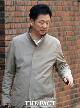 [TF포토] 박근혜 방문한 유영하…'6시간 동안 검찰 조사 준비'