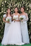  [TF현장] S.E.S. 바다 결혼, 유진·슈 엄마 미소…미모보다 빛난 우정