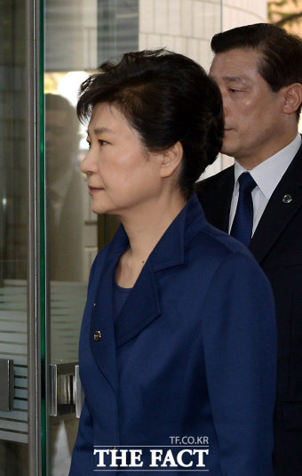 [TF포토] 영장실질심사 앞둔 박근혜 전 대통령, '굳은 얼굴'