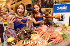 [TF포토] 신세계 百, 바다의 날 맞아 수산물 대전!